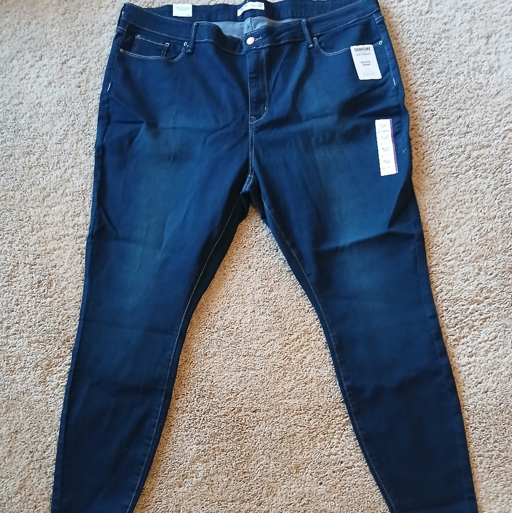 Signature by Levi Strauss brand new women's jeans